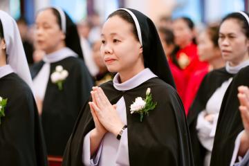 Chùm Hình ảnh số 7: Thánh lễ Tạ ơn, Nghi thức Khấn Dòng và mừng Ngân khánh Khấn Dòng năm 2026 (7)