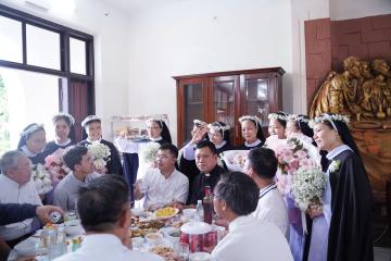 Chùm Hình ảnh số 8: Thánh lễ Tạ ơn, Nghi thức Khấn Dòng và mừng Ngân khánh Khấn Dòng năm 2026 (8)