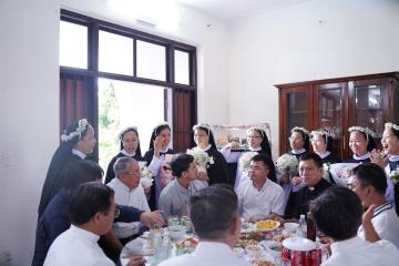 Chùm Hình ảnh số 8: Thánh lễ Tạ ơn, Nghi thức Khấn Dòng và mừng Ngân khánh Khấn Dòng năm 2026 (8)