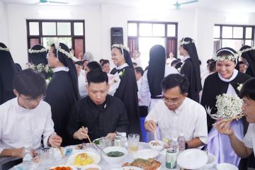 Chùm Hình ảnh số 8: Thánh lễ Tạ ơn, Nghi thức Khấn Dòng và mừng Ngân khánh Khấn Dòng năm 2026 (8)